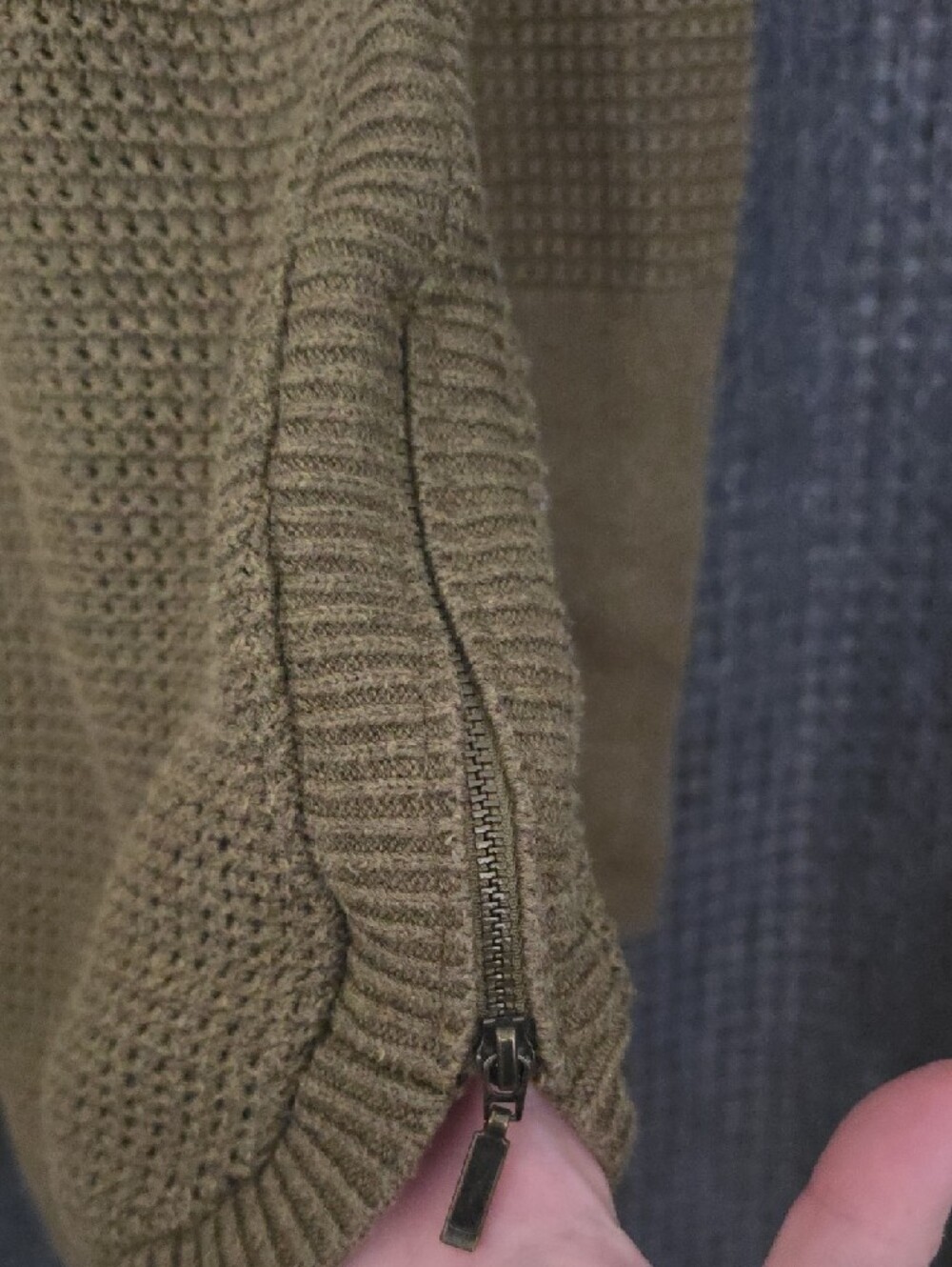 Akini Crewneck Sweater in Olive/Tan Knit - Picture 3 of 7